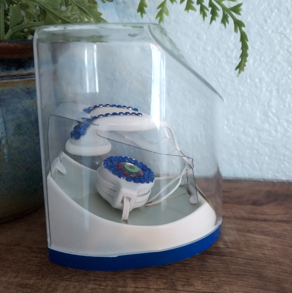 Sparkly Rhinestone Retractable Earbuds by Mixit - Picture 4 of 8